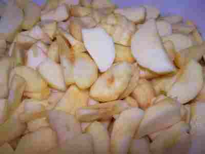 Here are the apple slices, ready for the pie!